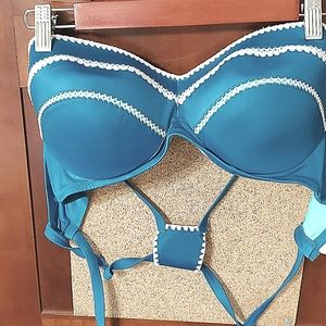 38/D Shade and Shore bikini top NWT